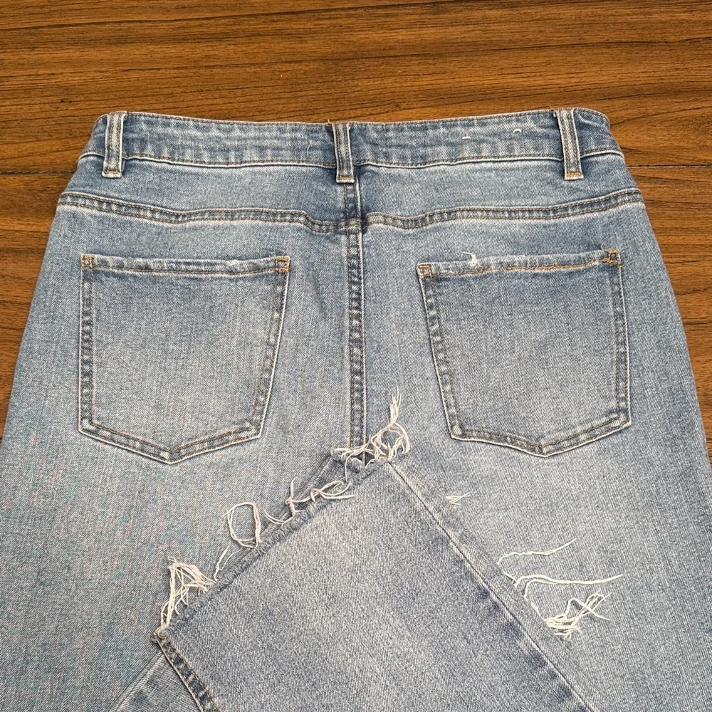 Harper‎ Light Blue Straight Leg Jeans with Frayed Hem Sz 28